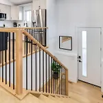 Long Stays, Pets Welcome, Free Parking & King Bed