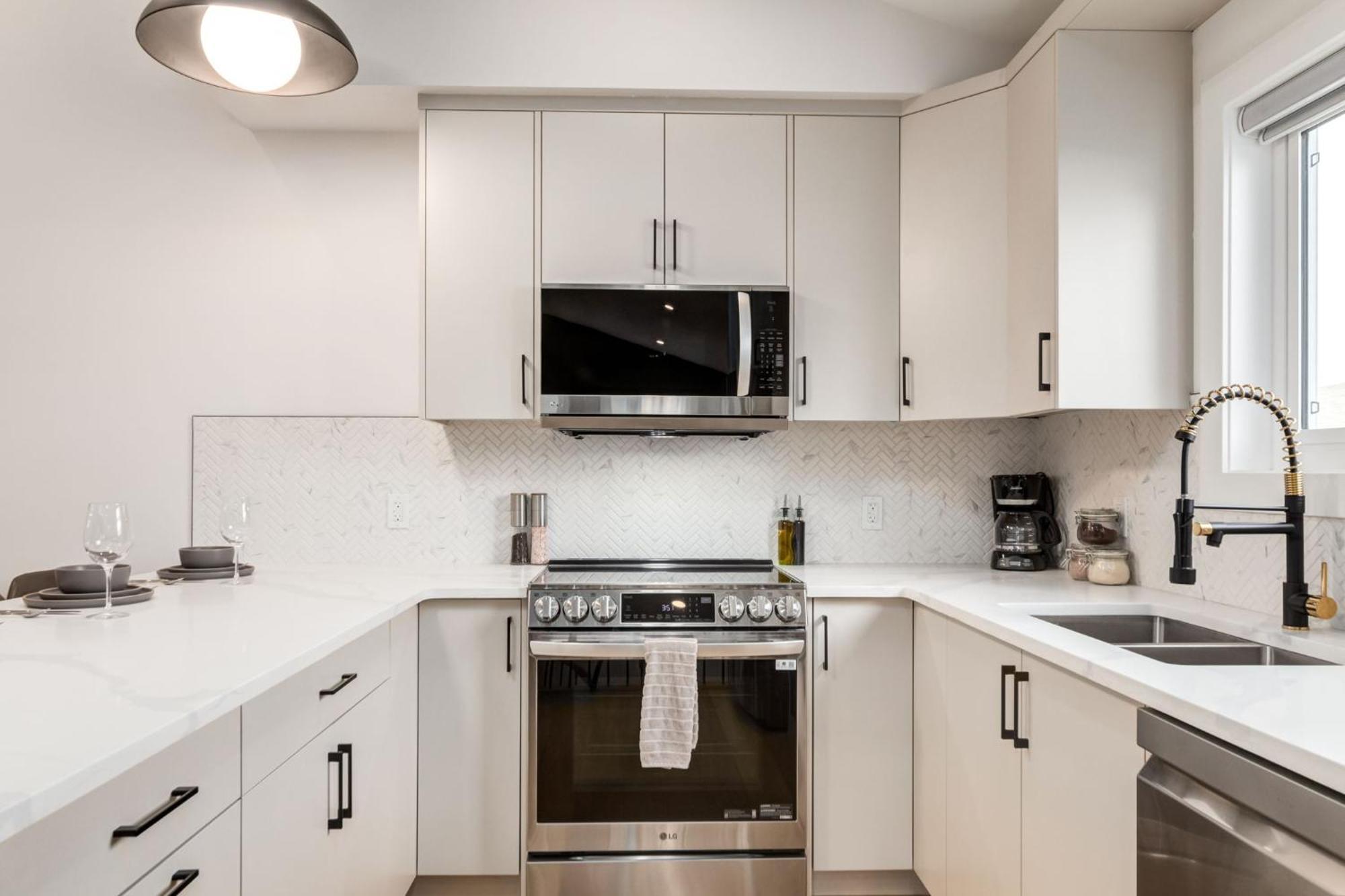 Long Stays, Pets Welcome, Free Parking & King Bed Holiday home *