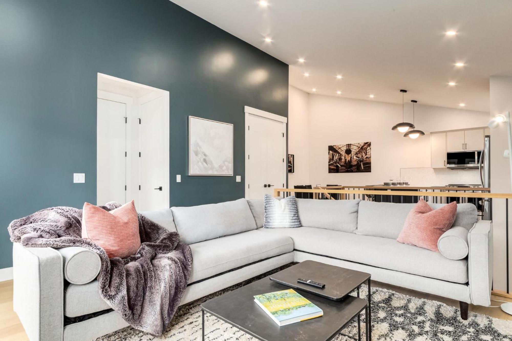 Long Stays, Pets Welcome, Free Parking & King Bed
