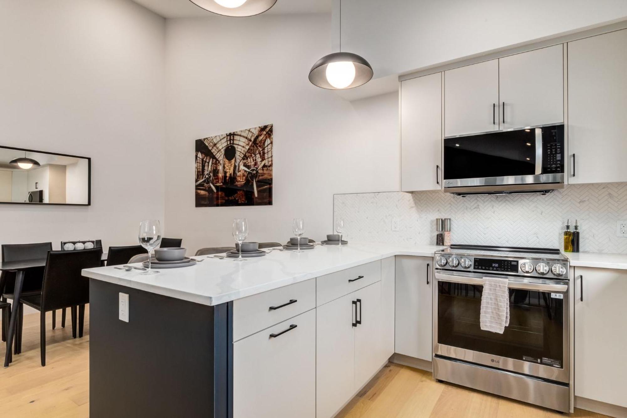 Long Stays, Pets Welcome, Free Parking & King Bed