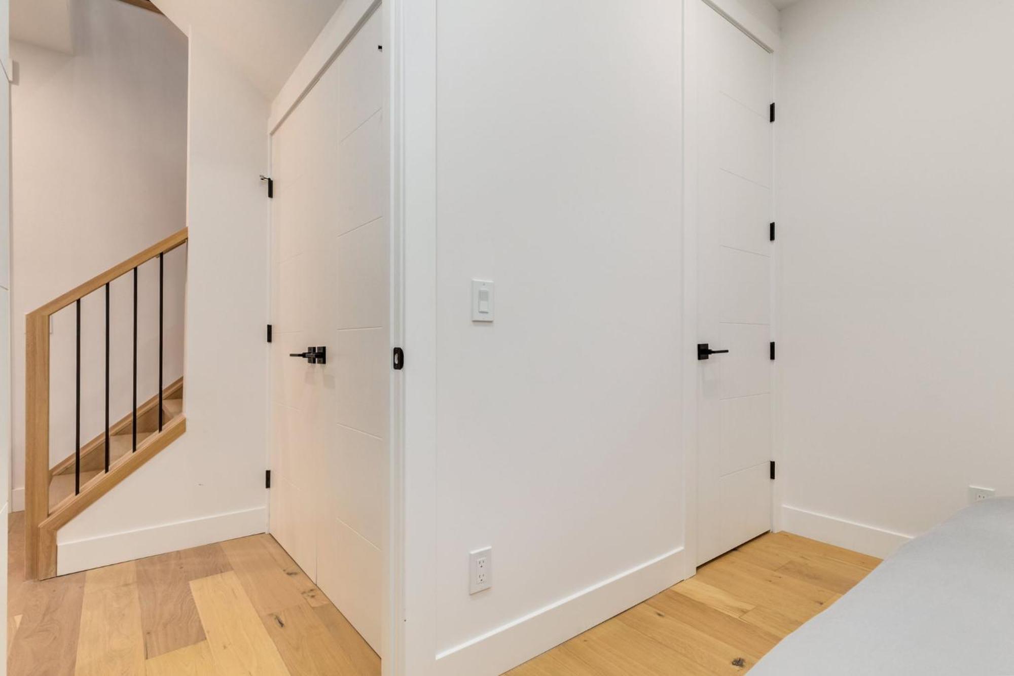 Long Stays, Pets Welcome, Free Parking & King Bed * Calgary